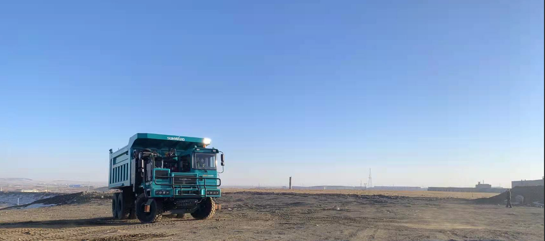 新能源，长续航！3499拉斯维加斯线路智能首台LNG增程式宽体矿卡下线交付