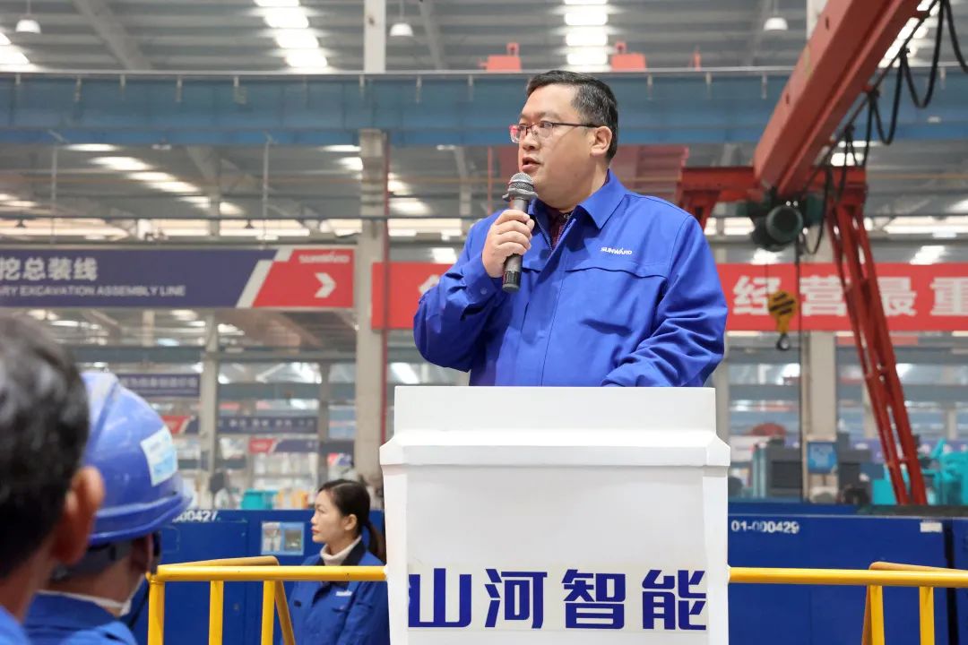 向楷模进建！3499拉斯维加斯线路智能56名职工受到职工职业技术较量赞美