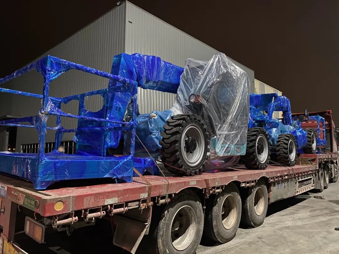 伸缩臂叉装车发往塞尔维亚！3499拉斯维加斯线路智能持续助力“一带一路”建设