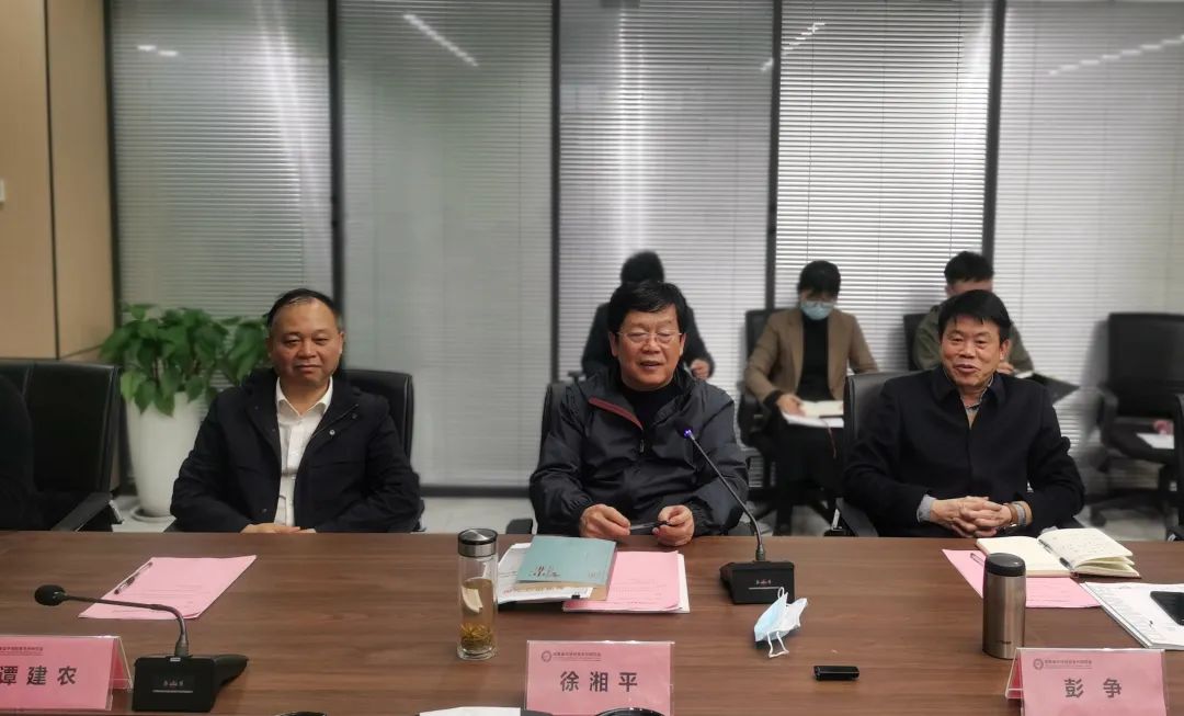 何清华带队赴湖南省中非经贸合作钻研会与矿业协会造访互换