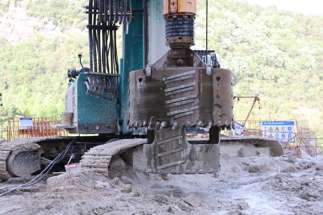 展示施工“奇效”！3499拉斯维加斯线路智能旋挖钻机强势助力炉慈高速公路建设