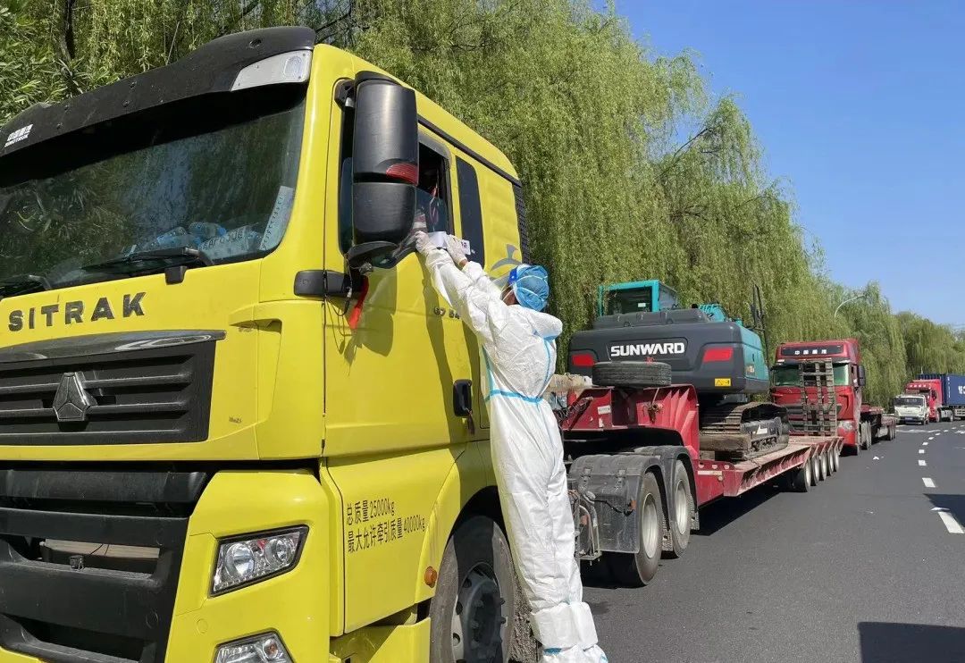 防疫、交机两手抓！3499拉斯维加斯线路智能挖掘机顺利交付获好评