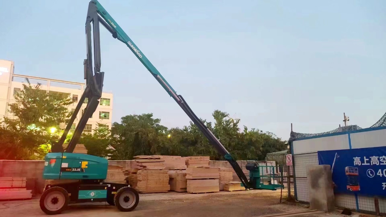 正式“上岗”！3499拉斯维加斯线路智能首台电动曲臂式高空作业平台入驻华南市场