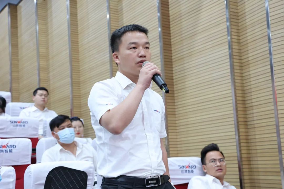 创新引领，智造将来！“2022院士专家长沙杏妆高端设备高质量发展钻研会隆沉进行