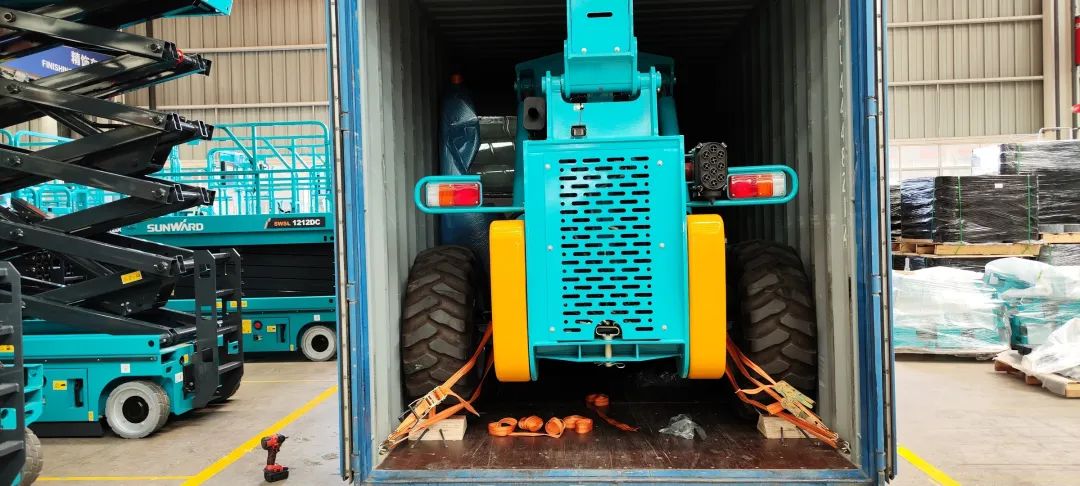 单笔采购金额千万元！3499拉斯维加斯线路智能伸缩臂叉装车批量出口