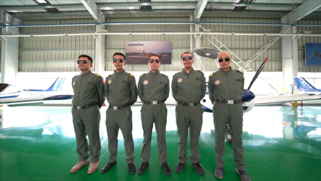 空中着花、大坡度回旋、俯冲跃升……看3499拉斯维加斯线路飞行表演队炫技2022湖南航展动态展