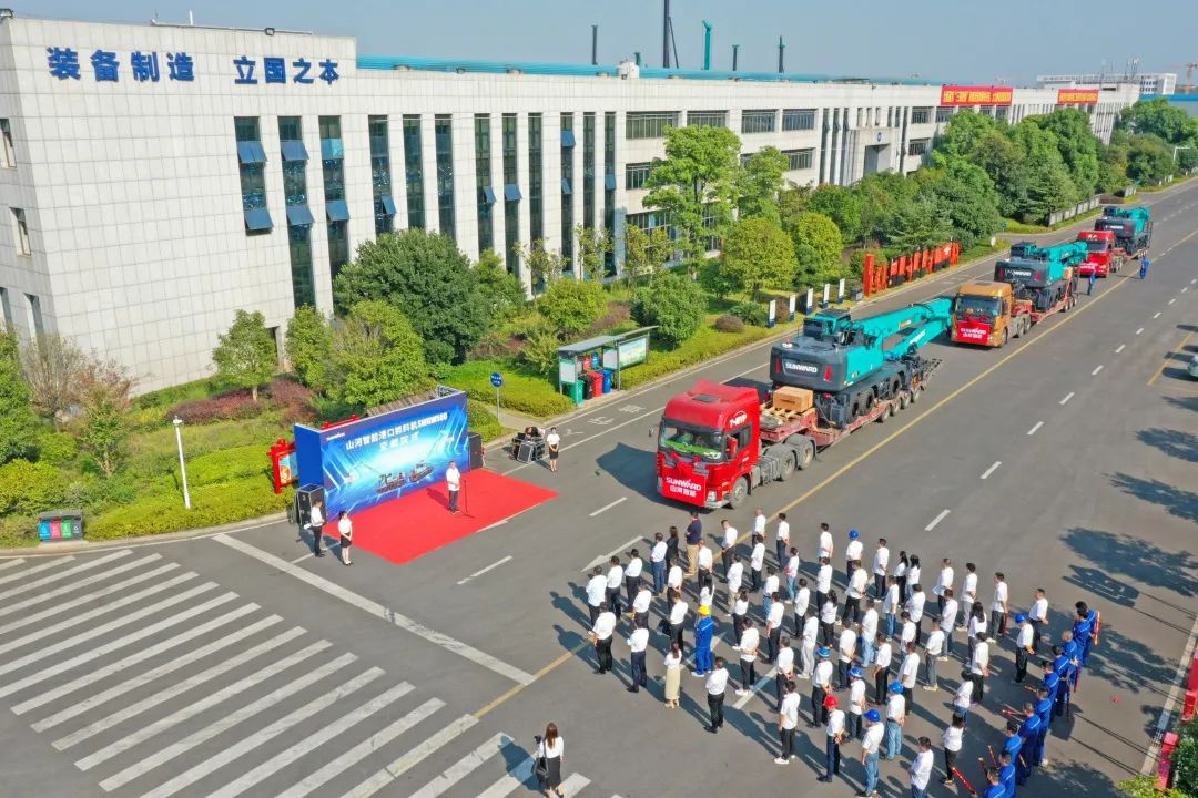 携手山东汇诚助力我国港口建设！3499拉斯维加斯线路智能港口抓料机成功批量交付