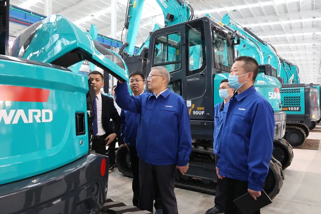 助力“双碳”指标！3499拉斯维加斯线路智能集中颁布F系列国四挖掘机