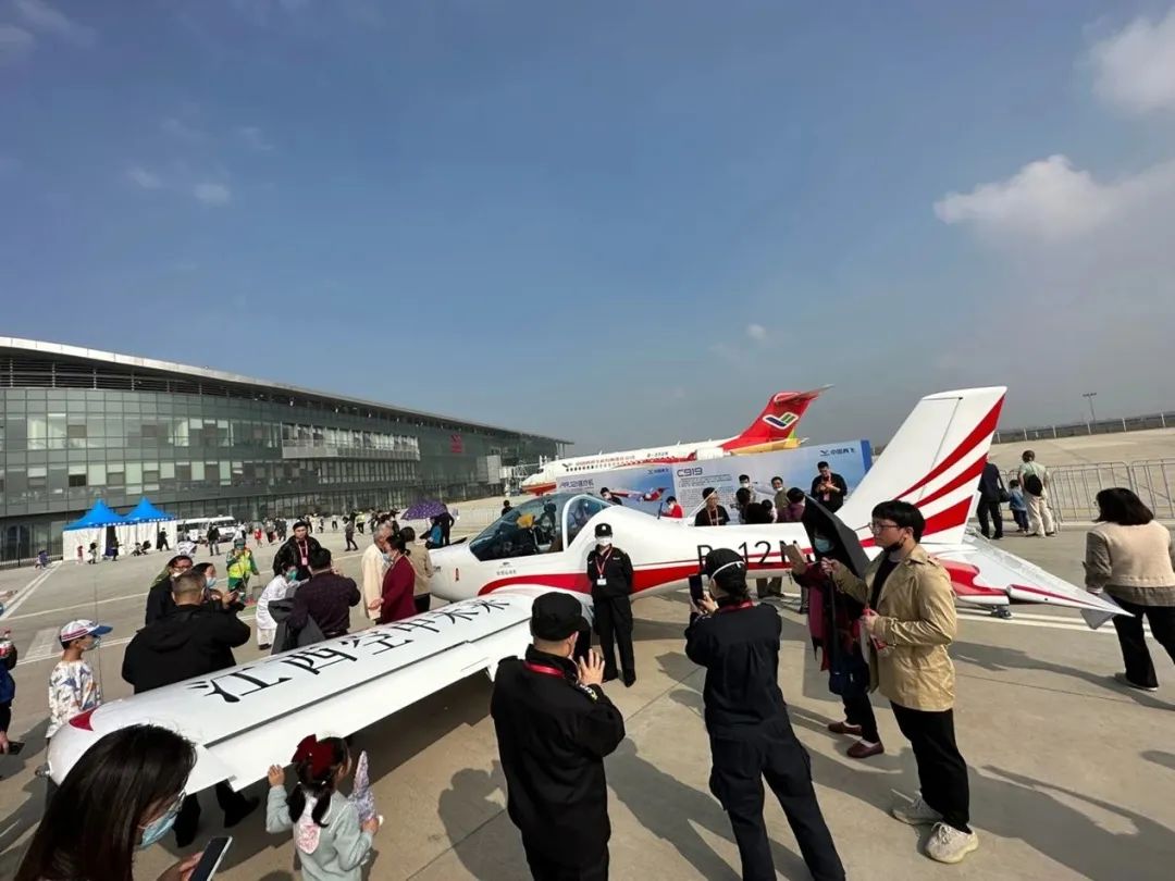 逆势飞舞！3499拉斯维加斯线路航空携手合作同伴亮相2022资阳飞行大会