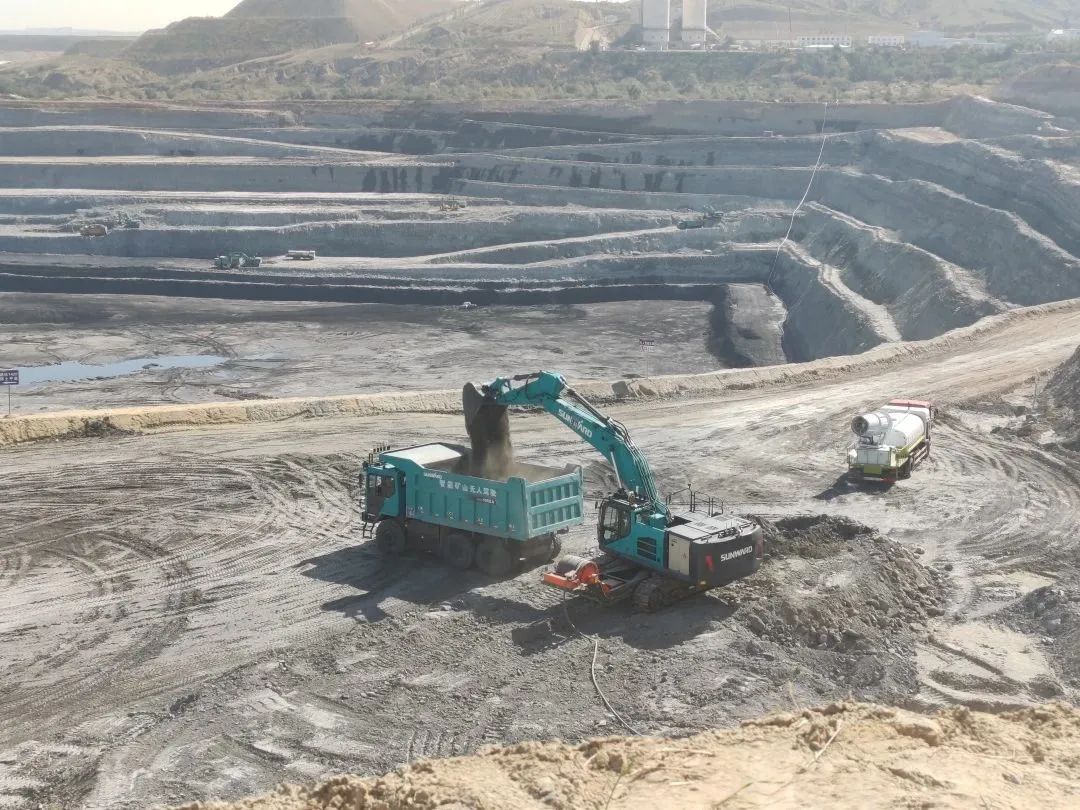 腾远添智能新绿，3499拉斯维加斯线路巨更始能源矿卡批量交付