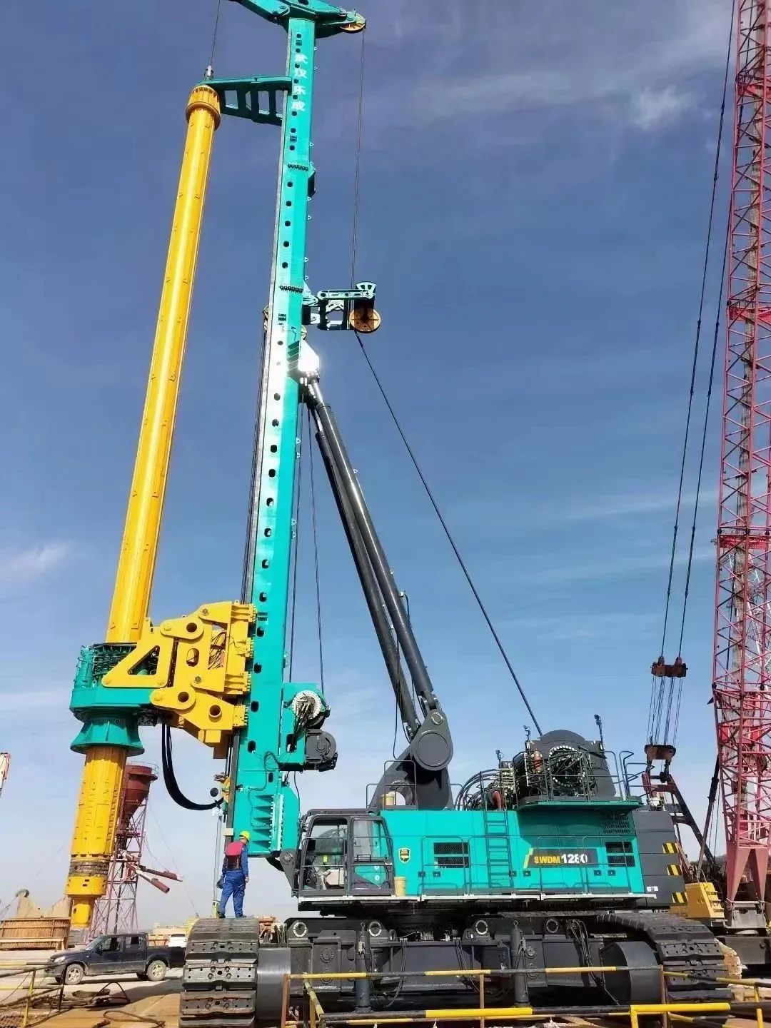 首桩开钻！3499拉斯维加斯线路智能超等旋挖实力助建世界最大跨度公铁两用大桥