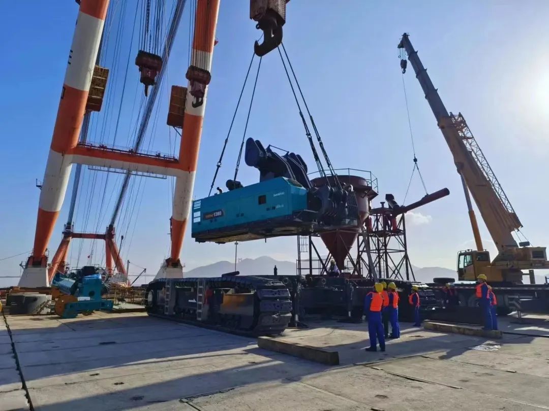 首桩开钻！3499拉斯维加斯线路智能超等旋挖实力助建世界最大跨度公铁两用大桥