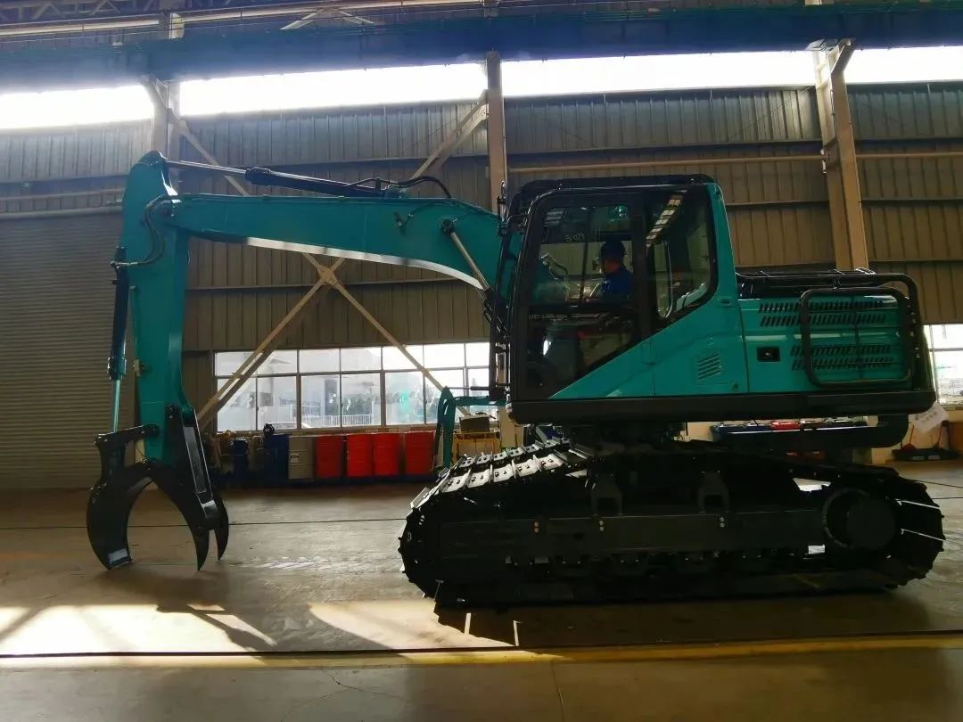 跋山涉水，称霸“武林”！3499拉斯维加斯线路智能首款中型林业挖掘机成功下线