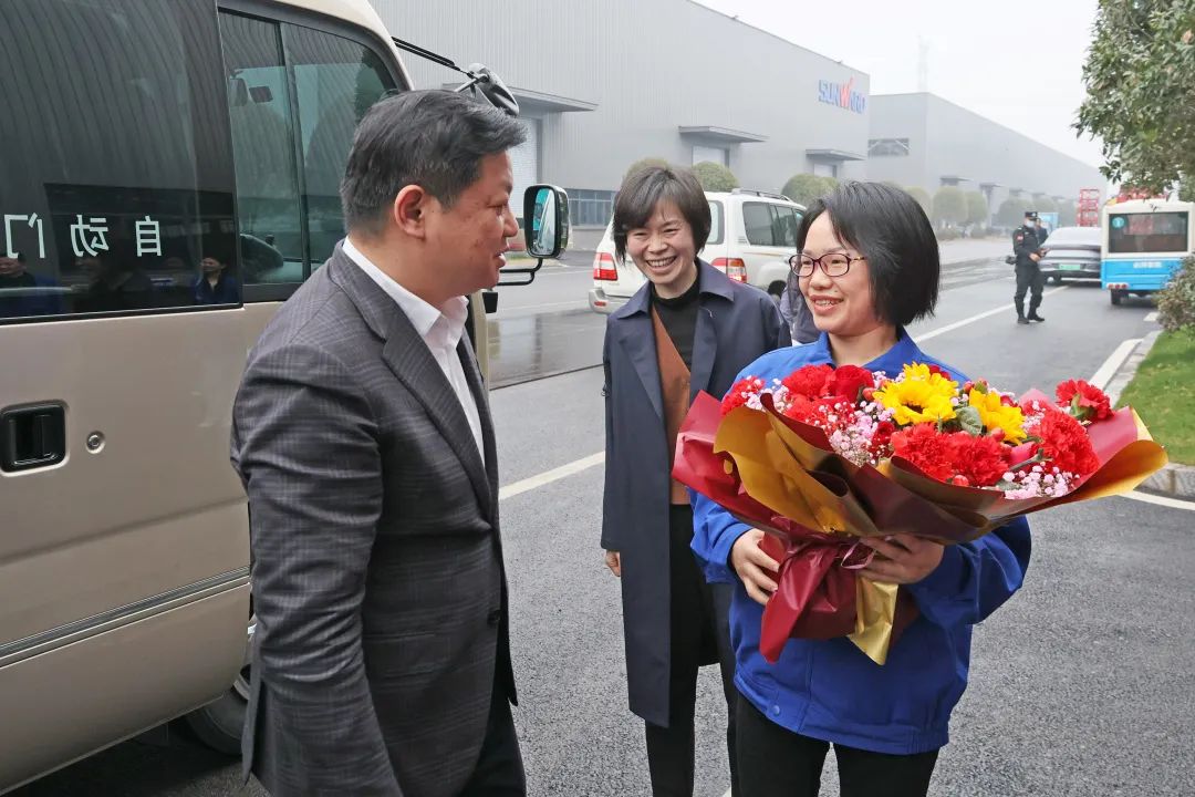 付旭明慰问3499拉斯维加斯线路智能市三八红旗手并督导安全出产工作