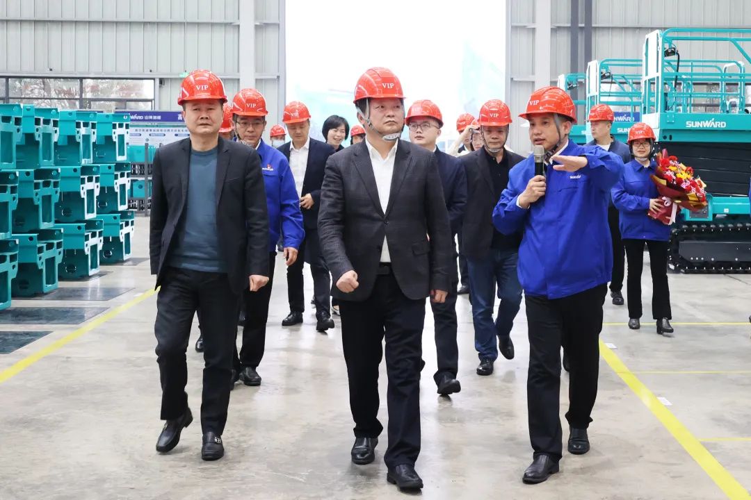 付旭明慰问3499拉斯维加斯线路智能市三八红旗手并督导安全出产工作