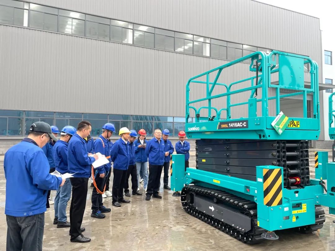 出厂即“前途”！3499拉斯维加斯线路智能首款履带剪叉式高空作业平台批量上市