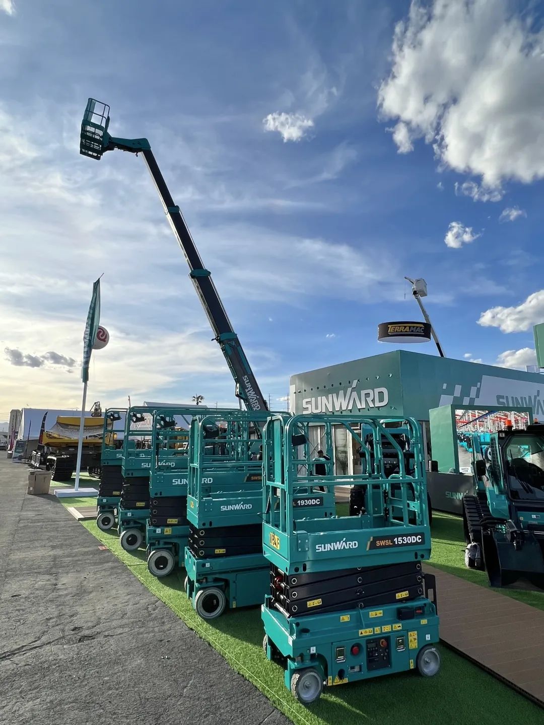 拉展直播 | 3499拉斯维加斯线路智能高空精品亮相2023美国拉展，哪款是你的最爱？