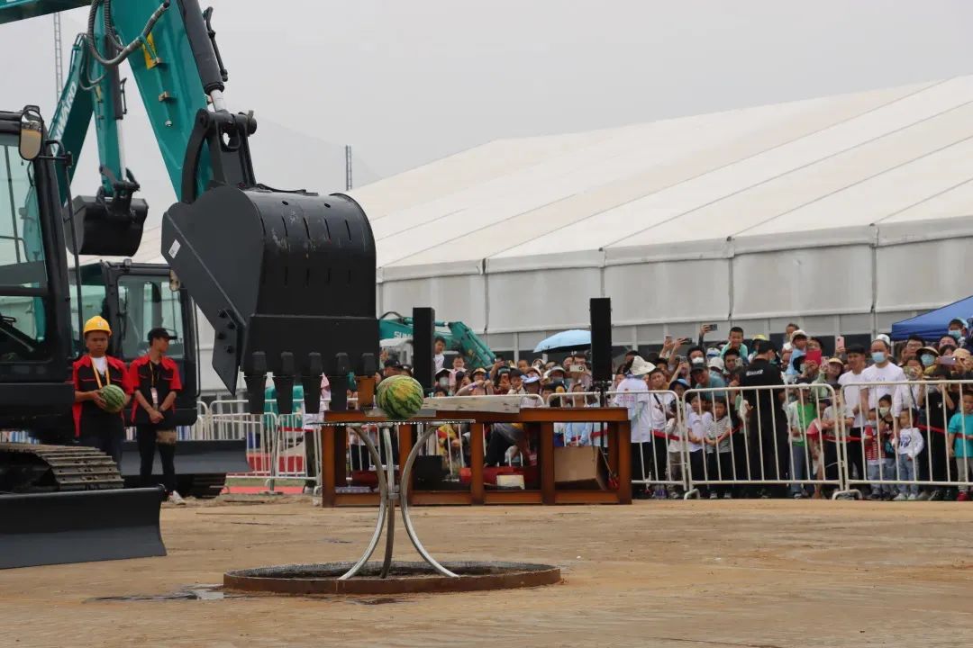 精品出击、互动不休！3499拉斯维加斯线路智能F系列挖掘机闪灼长沙展