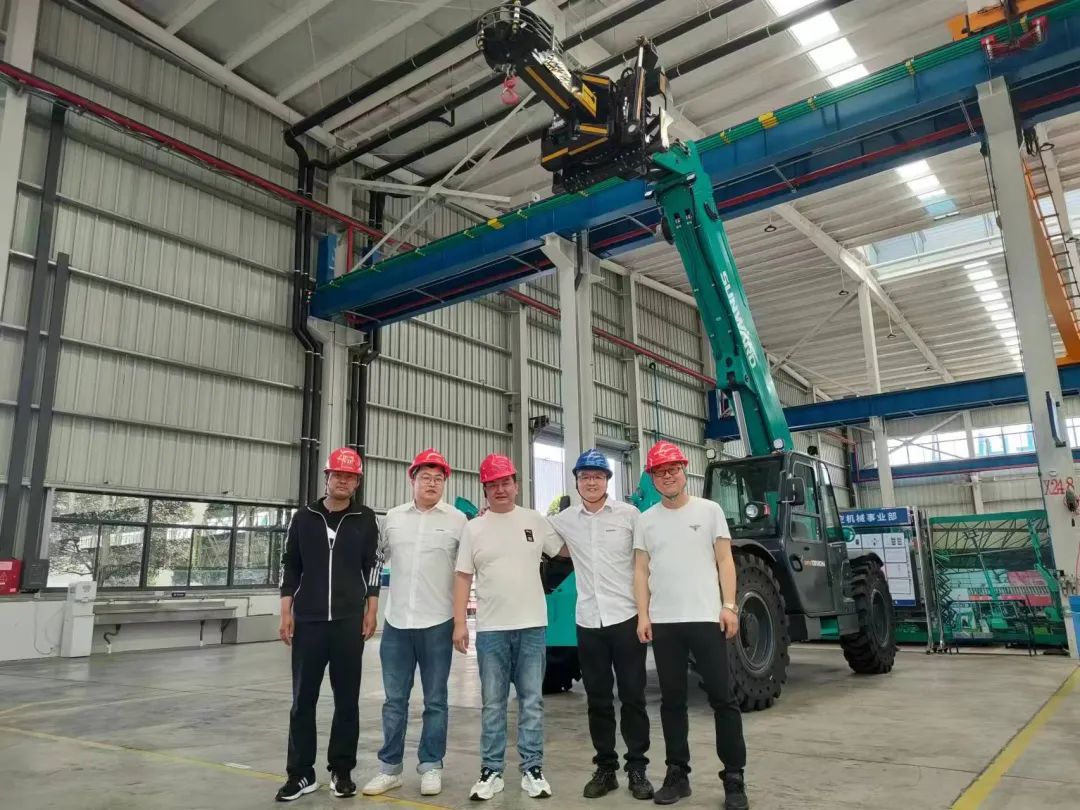 独家定造！3499拉斯维加斯线路智能油缸更换机械人顺利下线