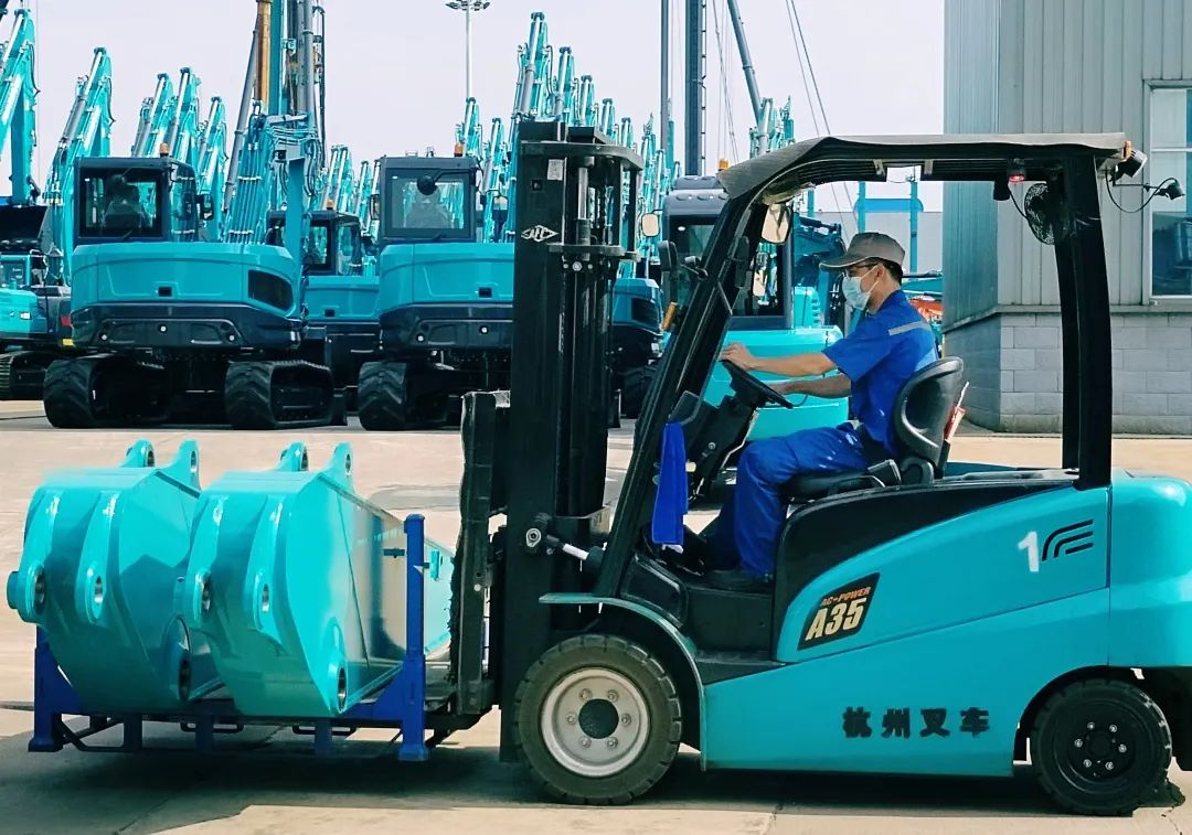 劳动庆幸，创造伟大！纪录那些平庸且伟大的劳动瞬间