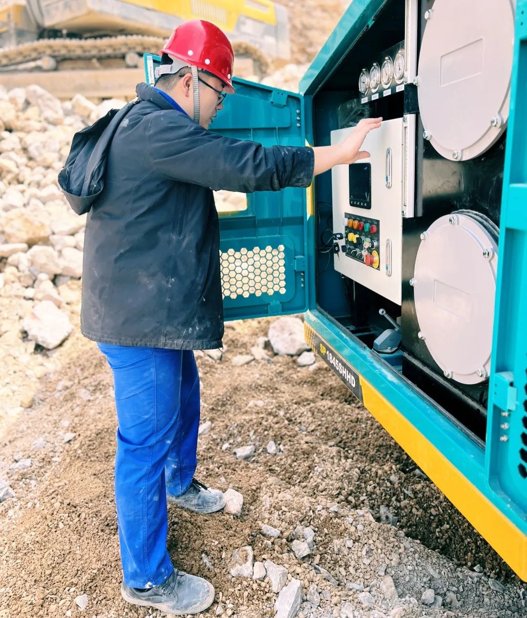 劳动庆幸，创造伟大！纪录那些平庸且伟大的劳动瞬间