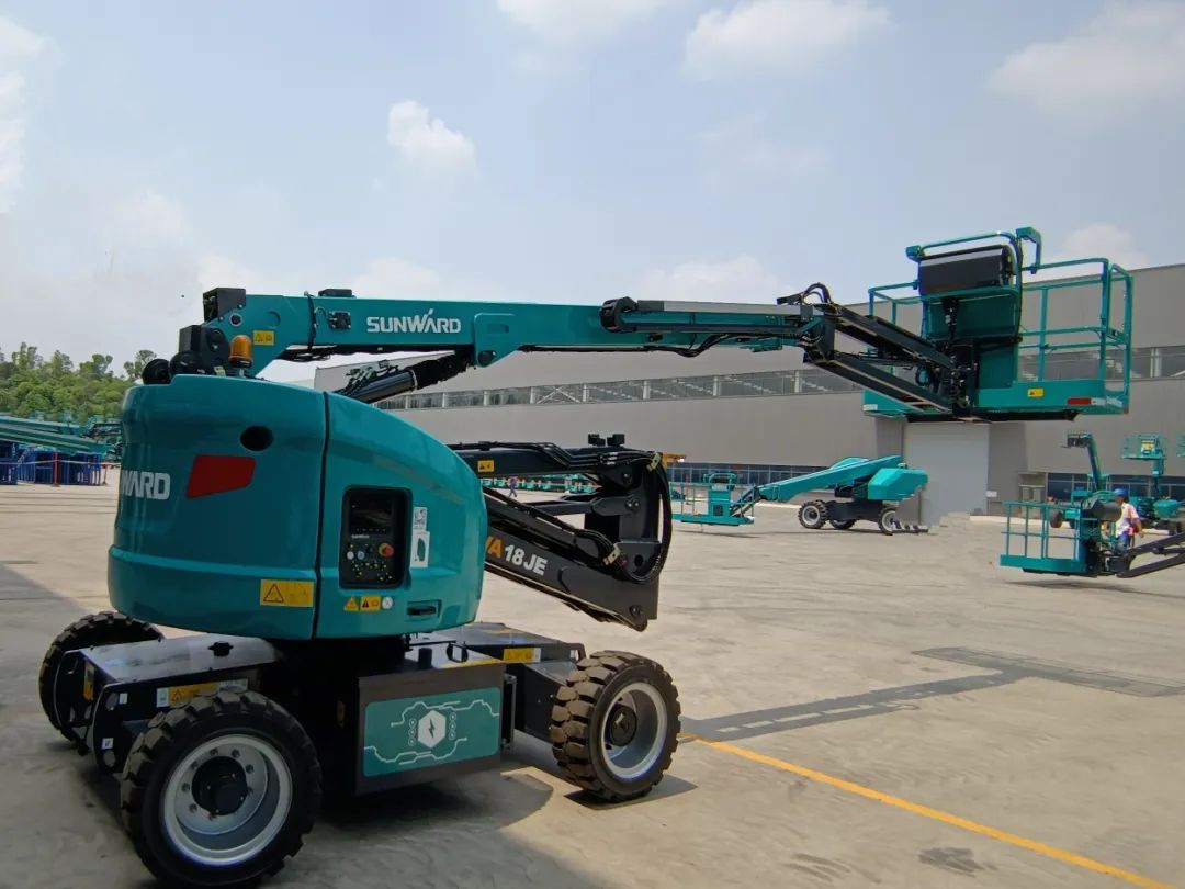 新能源家族再添“新丁”！3499拉斯维加斯线路智能三款电动臂式高空作业平台齐下线