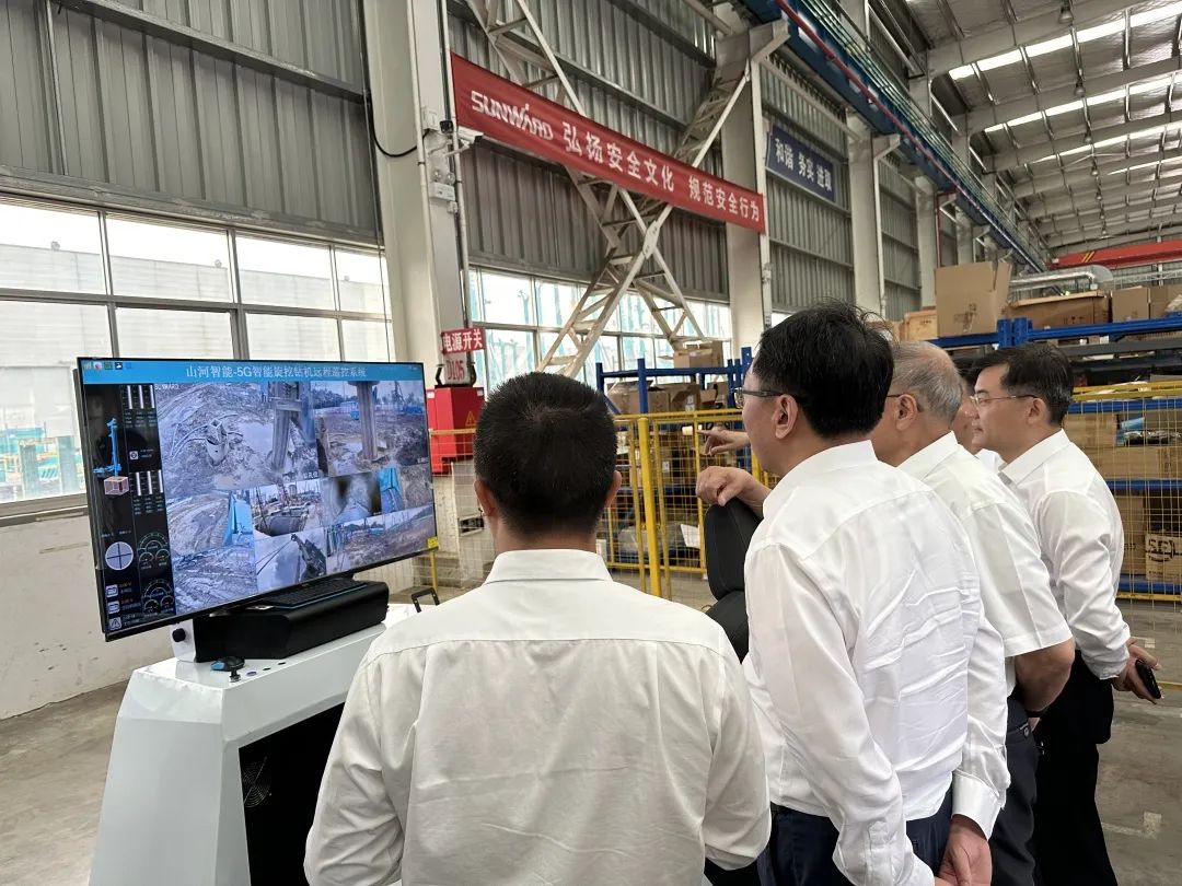 中国联通集团副总经理梁宝俊到访3499拉斯维加斯线路智能