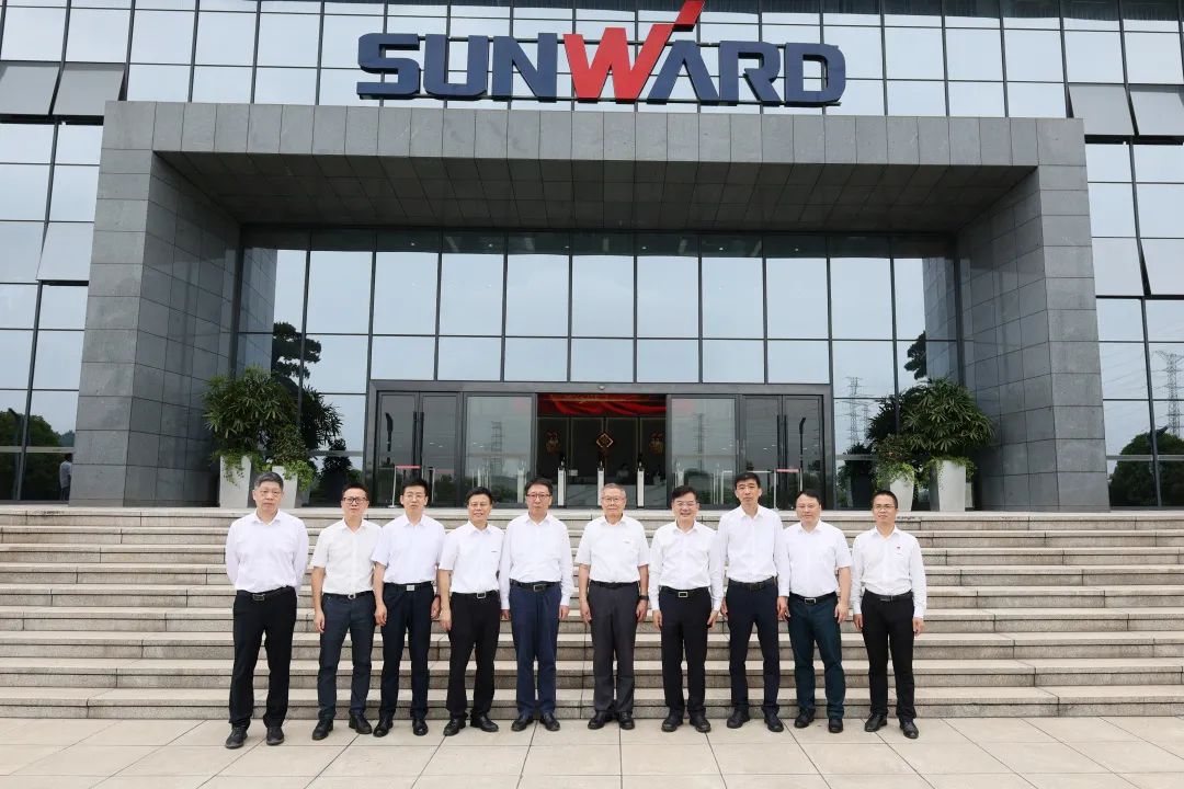 中国联通集团副总经理梁宝俊到访3499拉斯维加斯线路智能