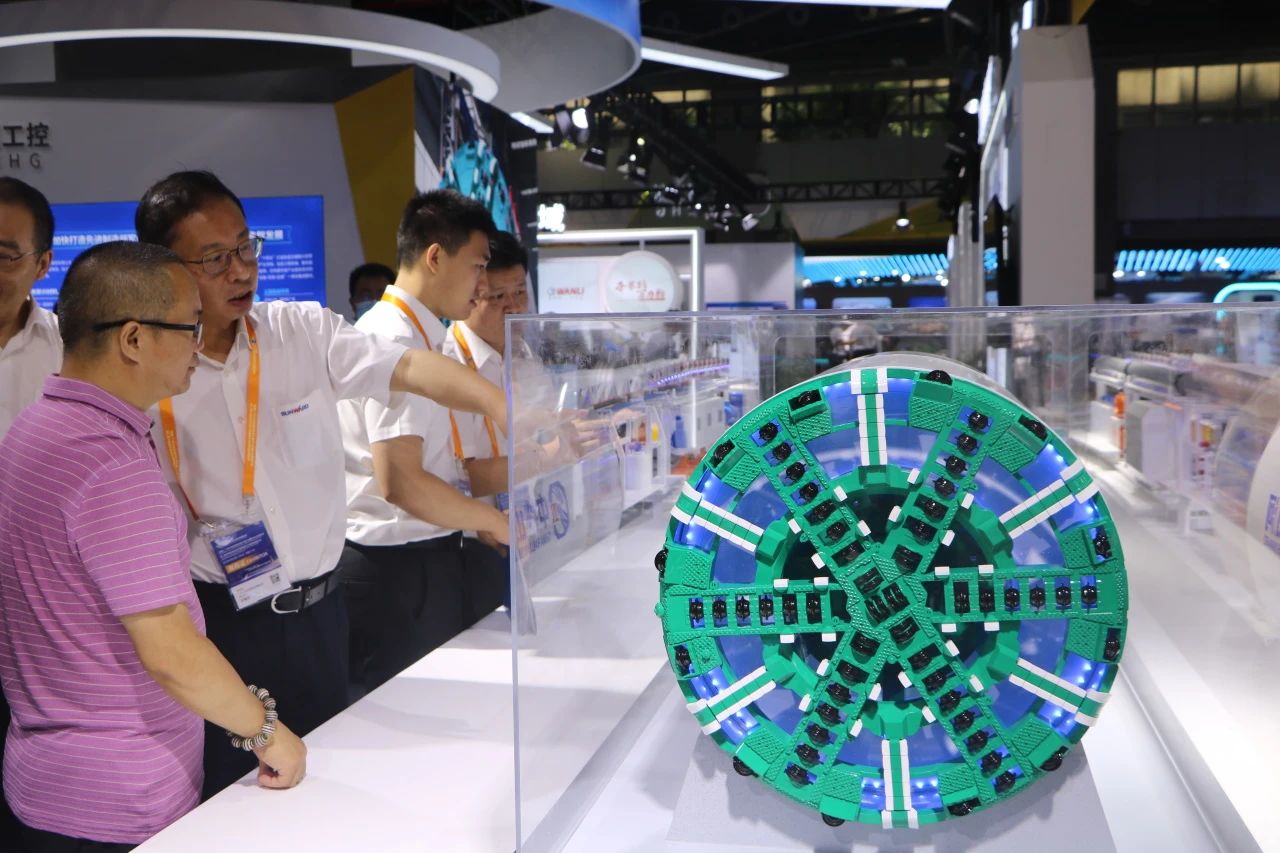 中铁3499拉斯维加斯线路亮相首届昭通大湾区国际轨路交通产业发展论坛暨展览会