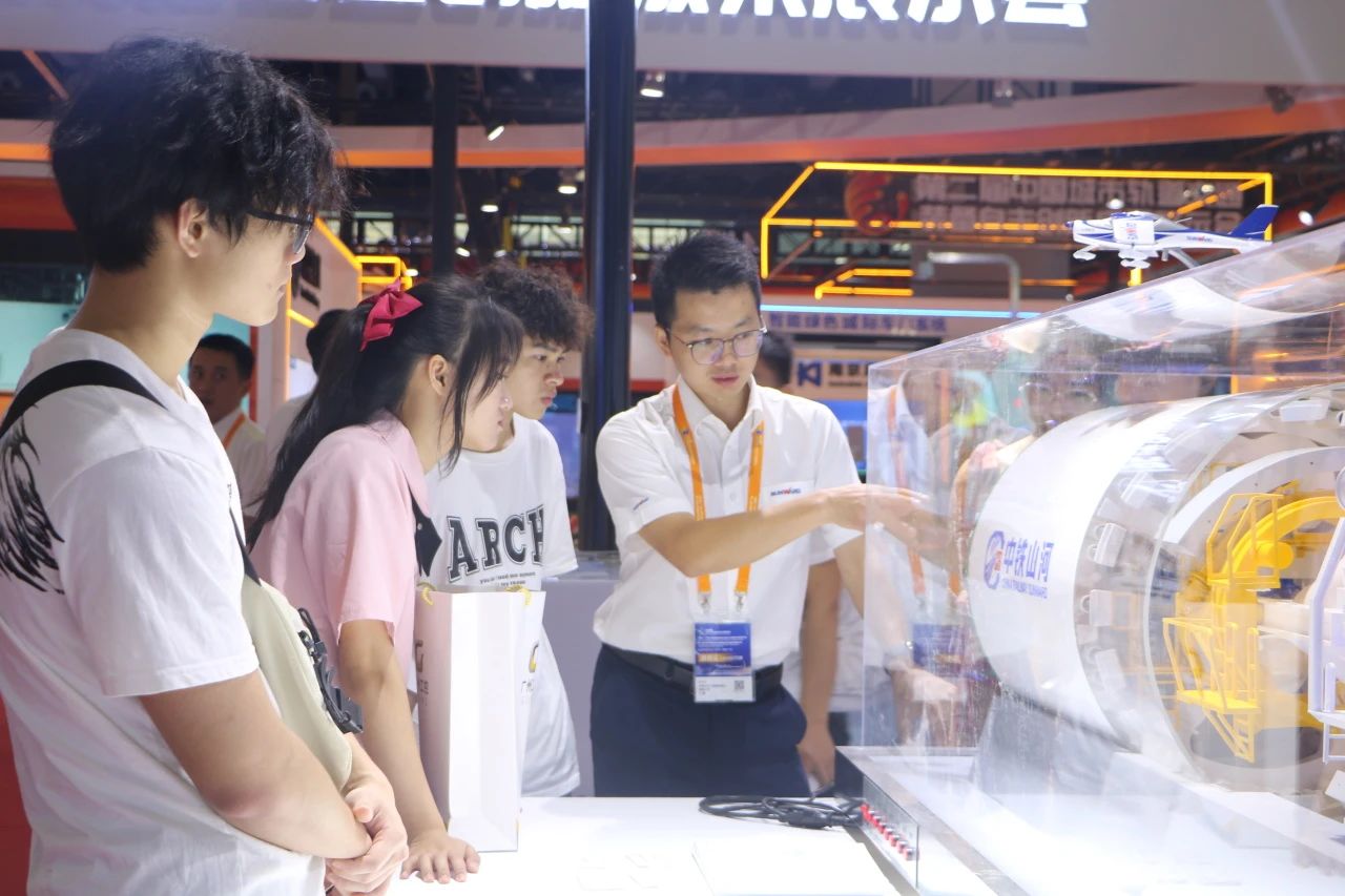 中铁3499拉斯维加斯线路亮相首届昭通大湾区国际轨路交通产业发展论坛暨展览会