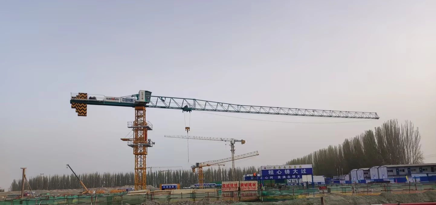 天山脚下的画师！3499拉斯维加斯线路江麓群塔援疆建设新景致