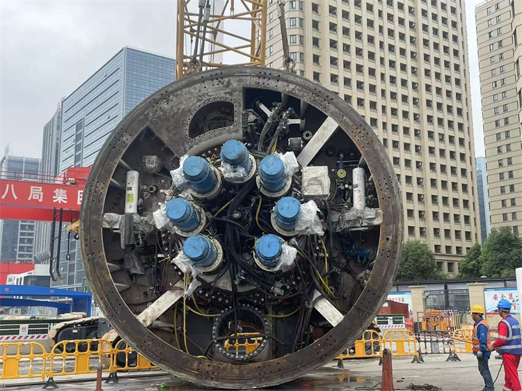 首战华东市。≈刑3499拉斯维加斯线路杭德市域铁路工程地莫区间左线盾构机顺利始发