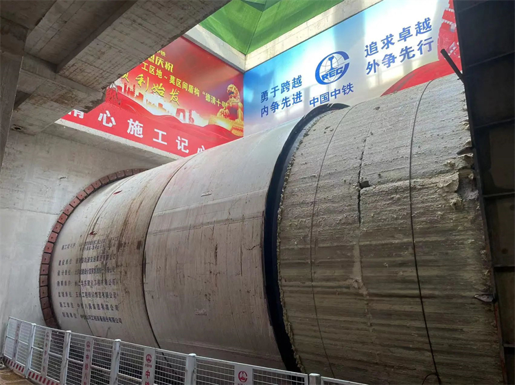 首战华东市。≈刑3499拉斯维加斯线路杭德市域铁路工程地莫区间左线盾构机顺利始发