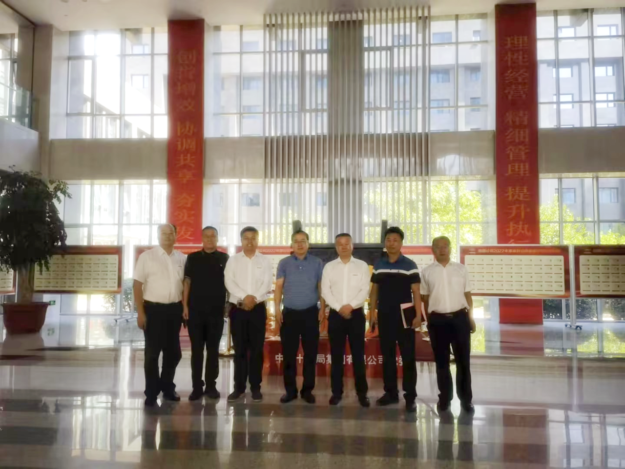 合作共赢！3499拉斯维加斯线路智能总经理夏志宏带队赴中铁十九局造访互换