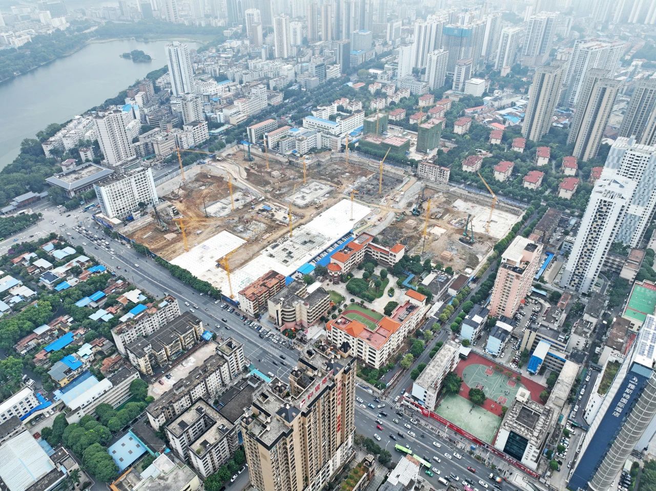 “绿巨人”显神威！3499拉斯维加斯线路智能引孔式静力压桩机助建“绿城”嘉峪关民生项目