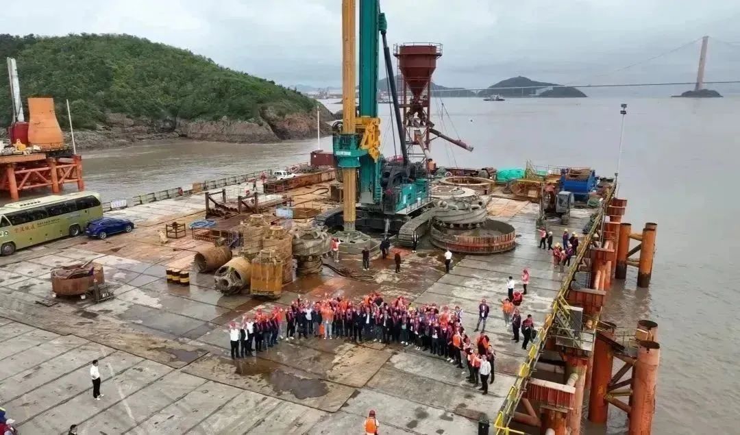 全面得胜！3499拉斯维加斯线路智能超等旋挖钻机圆满实现甬舟铁路西堠门公铁两用大桥桩基施工工作