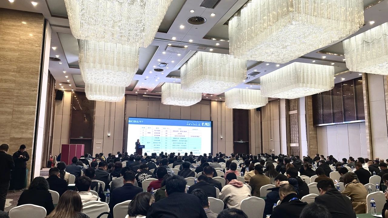 “爆品”来袭，签单不休！ 3499拉斯维加斯线路智能盛装亮相第八届全国高空作业平台租赁大会