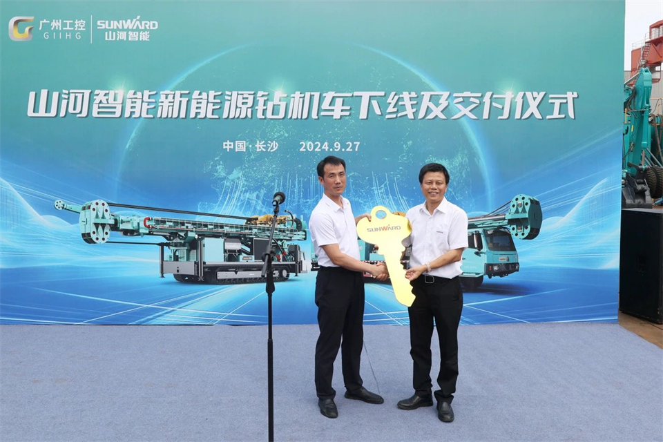 引领绿色科技新篇章！3499拉斯维加斯线路智能新能源钻机成功交付