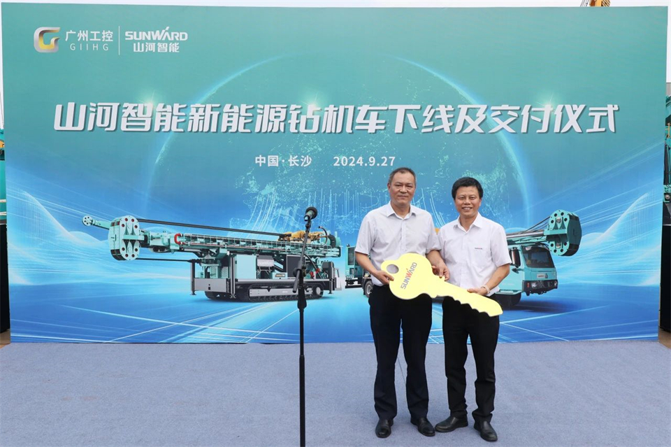 引领绿色科技新篇章！3499拉斯维加斯线路智能新能源钻机成功交付