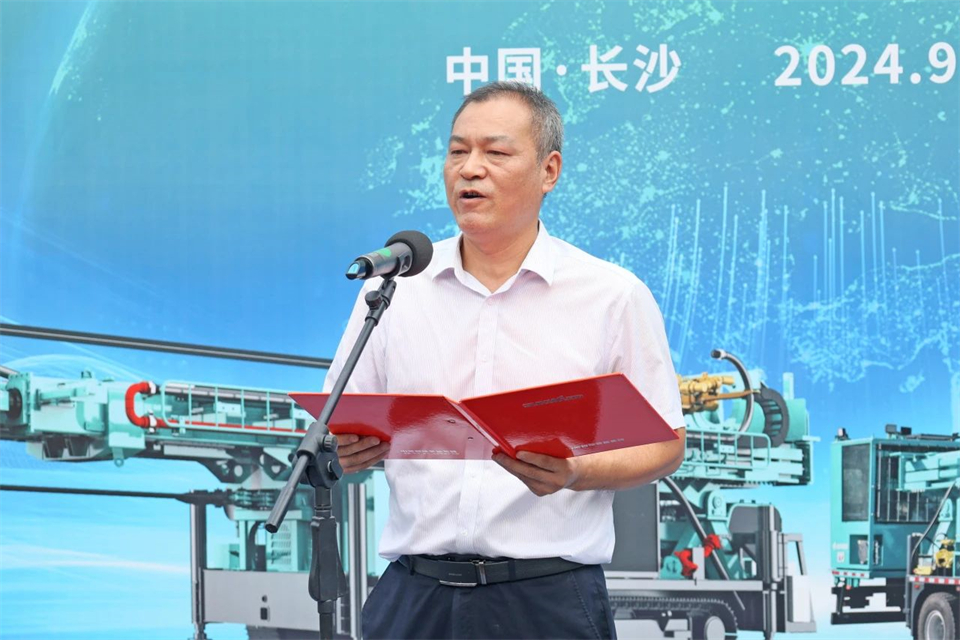 引领绿色科技新篇章！3499拉斯维加斯线路智能新能源钻机成功交付