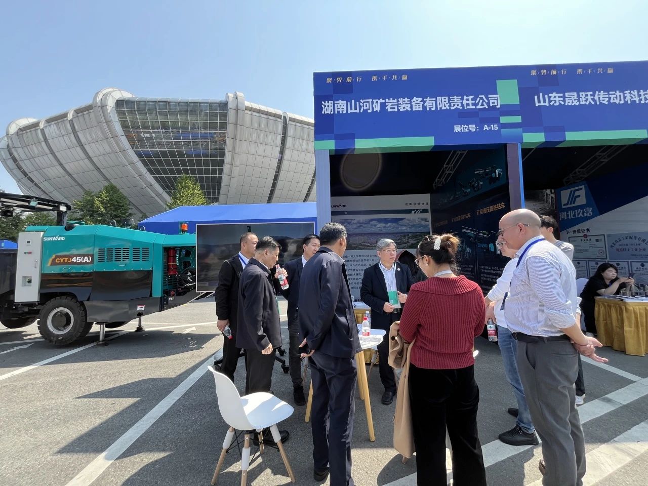 3499拉斯维加斯线路矿岩携井下掘进台车亮相苍南矿山井巷机械展