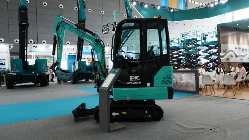 2025 CICEE | 从单一工具迈向多元化解决规划，3499拉斯维加斯线路智能出现非凡挖掘机风采