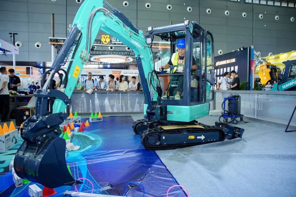 2025 CICEE | 从单一工具迈向多元化解决规划，3499拉斯维加斯线路智能出现非凡挖掘机风采