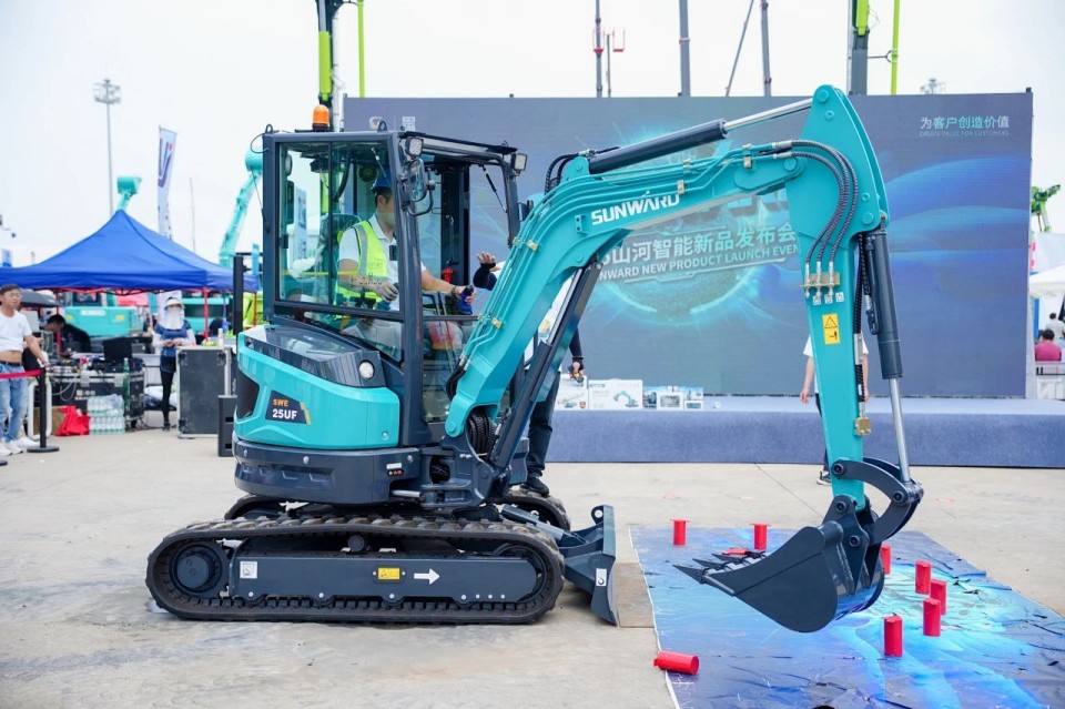 2025 CICEE | 从单一工具迈向多元化解决规划，3499拉斯维加斯线路智能出现非凡挖掘机风采