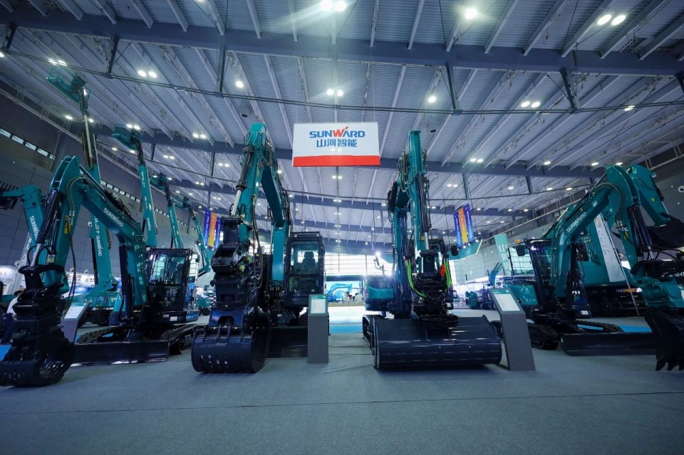 2025 CICEE | 从单一工具迈向多元化解决规划，3499拉斯维加斯线路智能出现非凡挖掘机风采