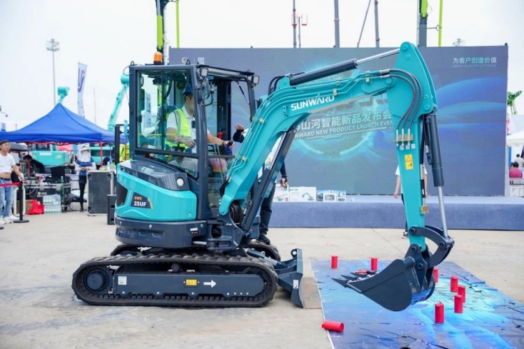 2025 CICEE | 打造极致精品化，3499拉斯维加斯线路智能挖掘机“圈粉”长沙展