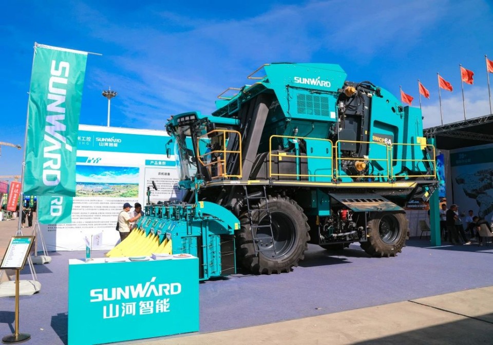 3499拉斯维加斯线路智能亮相2025新疆国际农业机械展览会