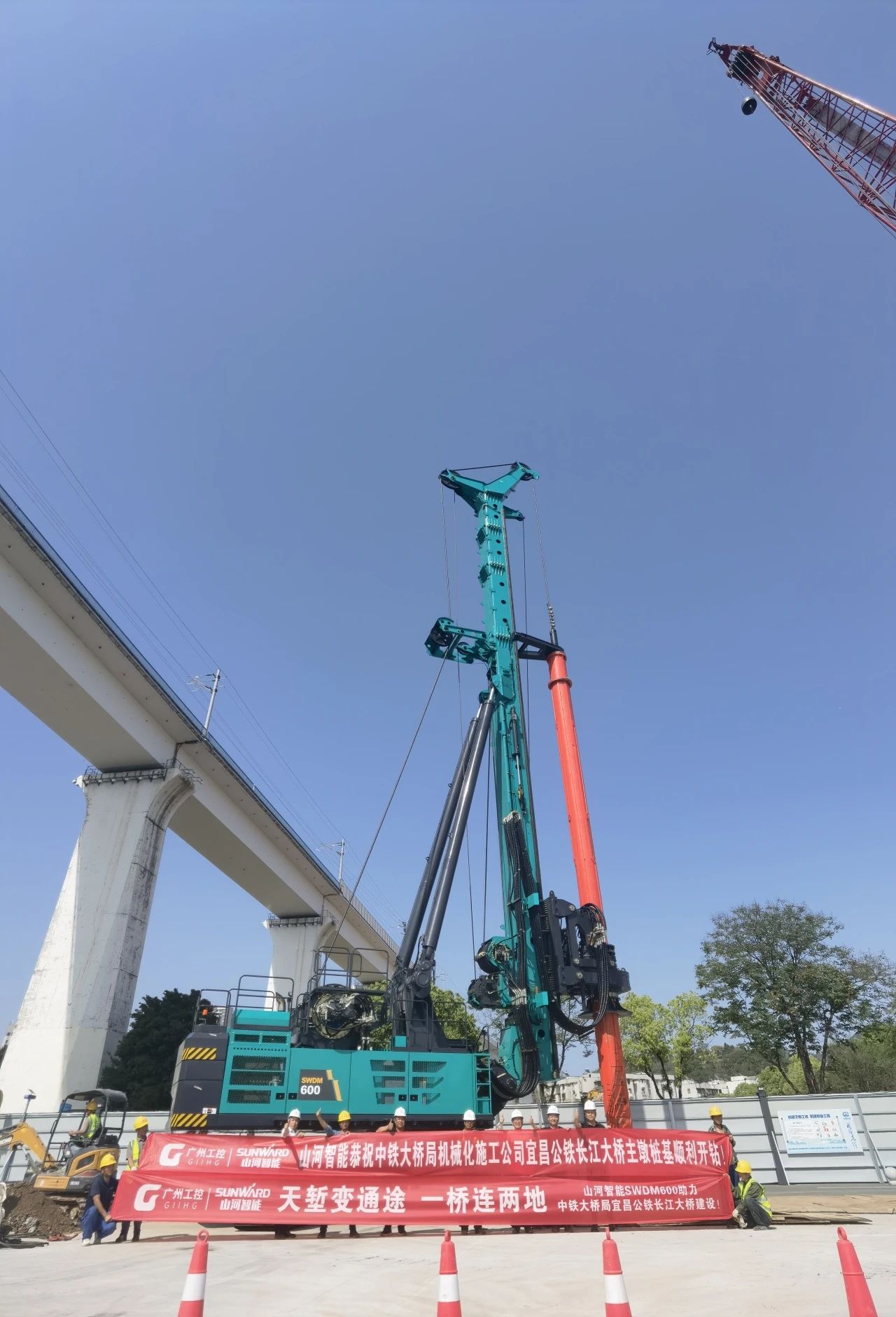 再战“世界级工程”！3499拉斯维加斯线路智能旋挖钻机助力宜昌长江公铁大桥建设