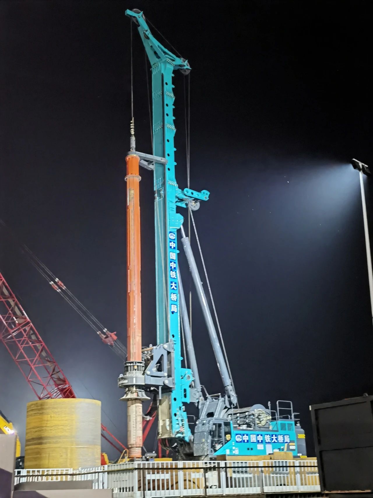 再战“世界级工程”！3499拉斯维加斯线路智能旋挖钻机助力宜昌长江公铁大桥建设