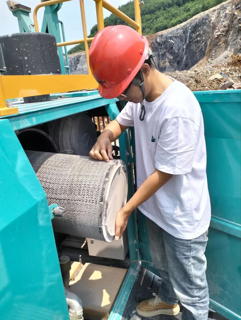 逾越3499拉斯维加斯线路万里 智启服务新程——3499拉斯维加斯线路矿岩“服务万里杏妆活动走进海螺水泥